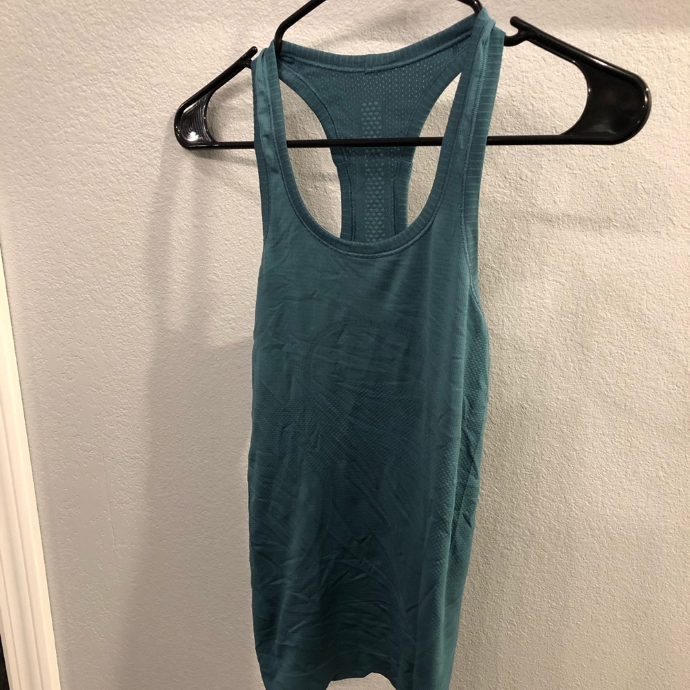 Lululemon Tank Really Pretty color